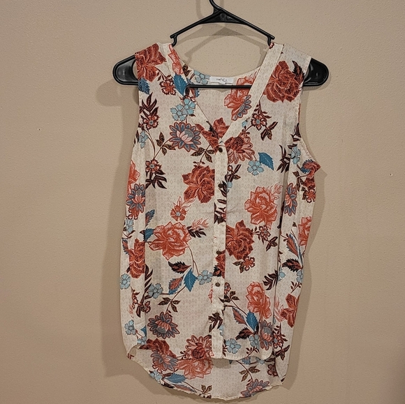 Maurcies Floral Button Down Tank - Picture 3 of 4